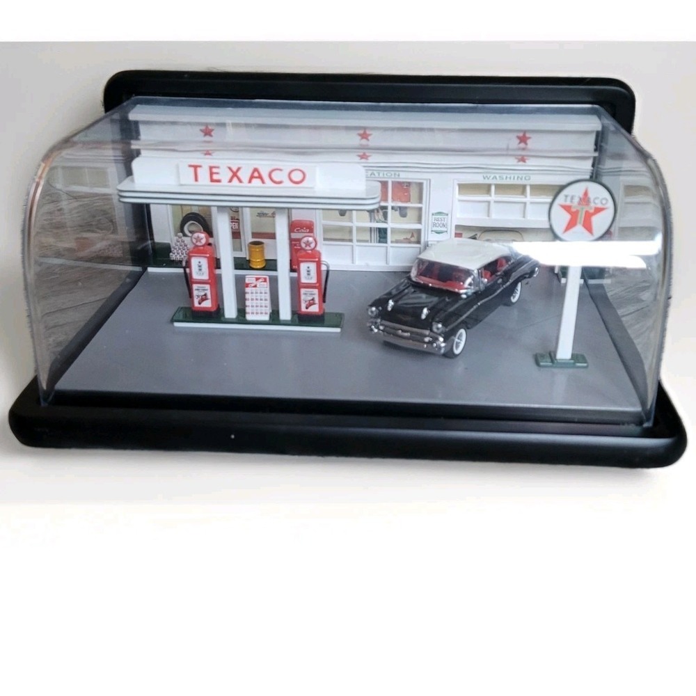 Franklin Mint Roadside Memories "Service With A Smile" 1:43 Diorama Texaco Chevy